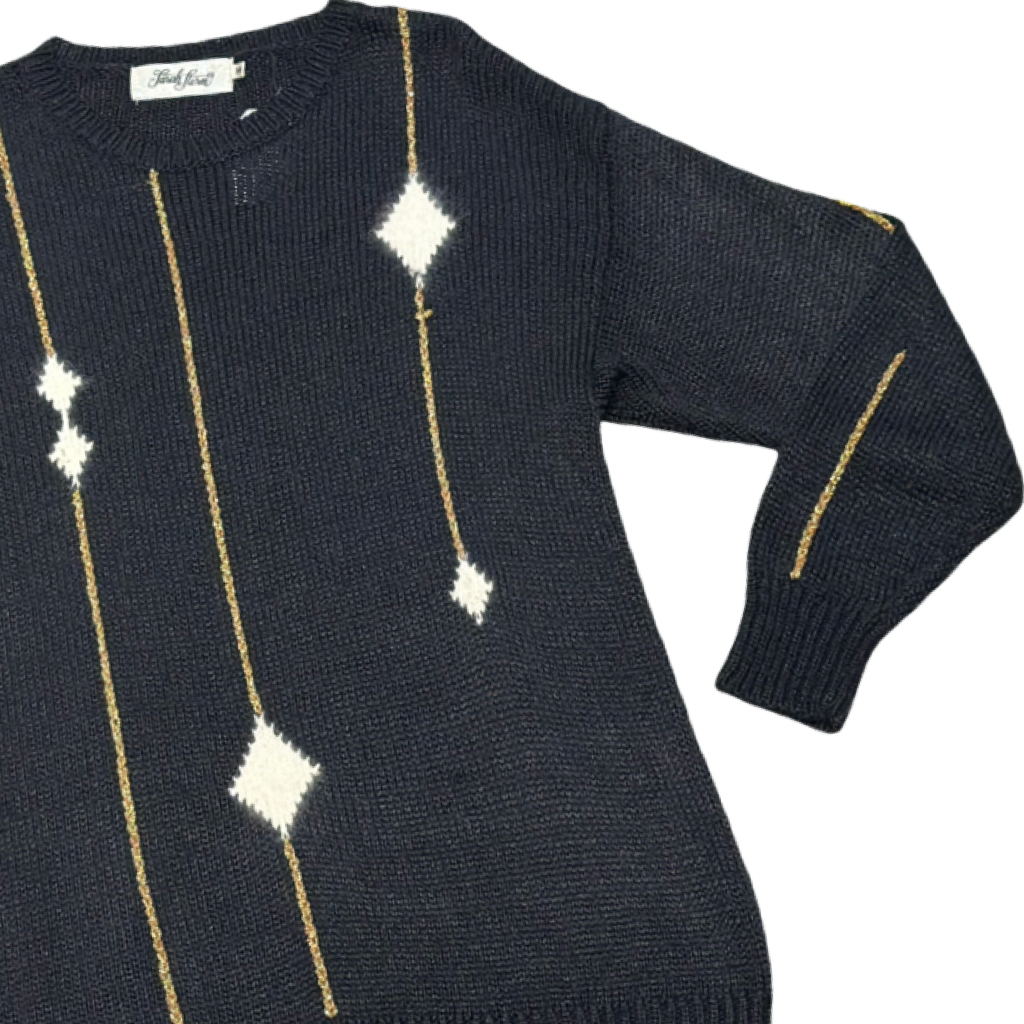Sweater Negro con Detalles Dorados
