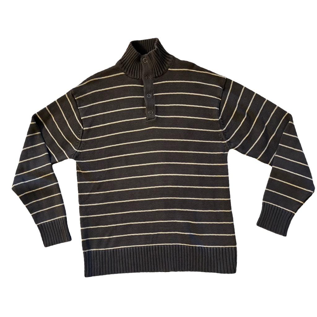 Sweater VNTG café rayado con cuello alto abotonado