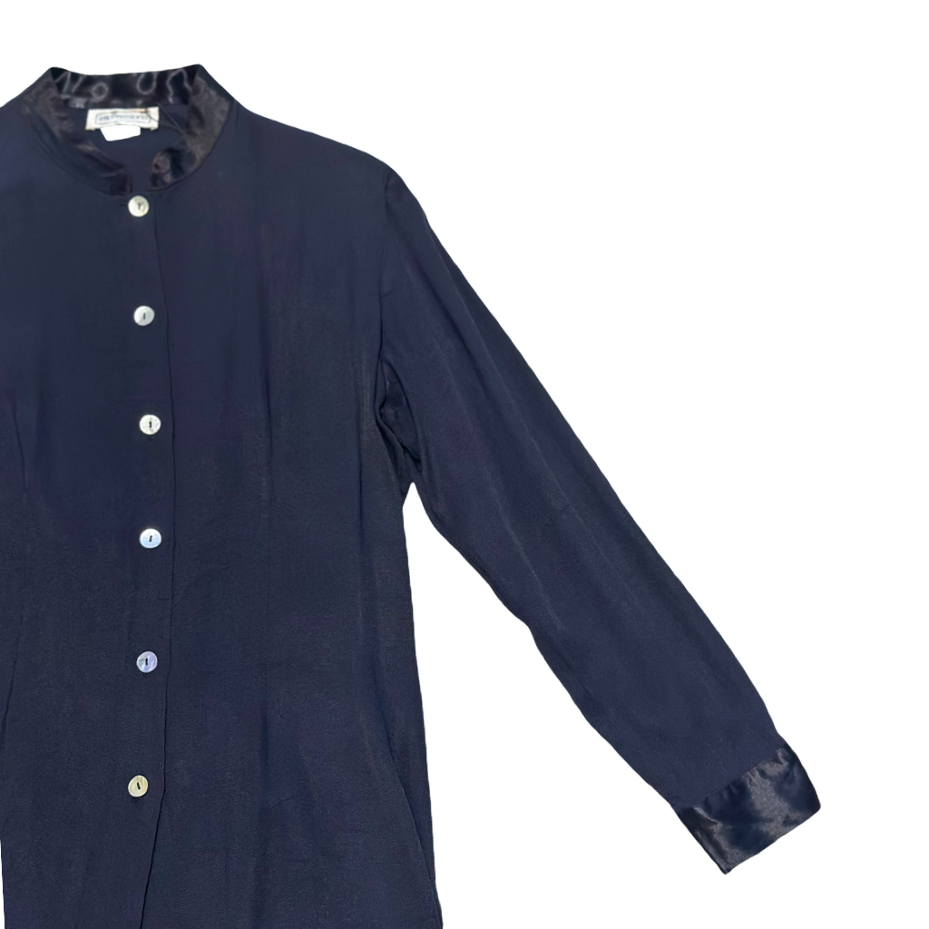 Blusa VNTG Negra con Detalles Satinados