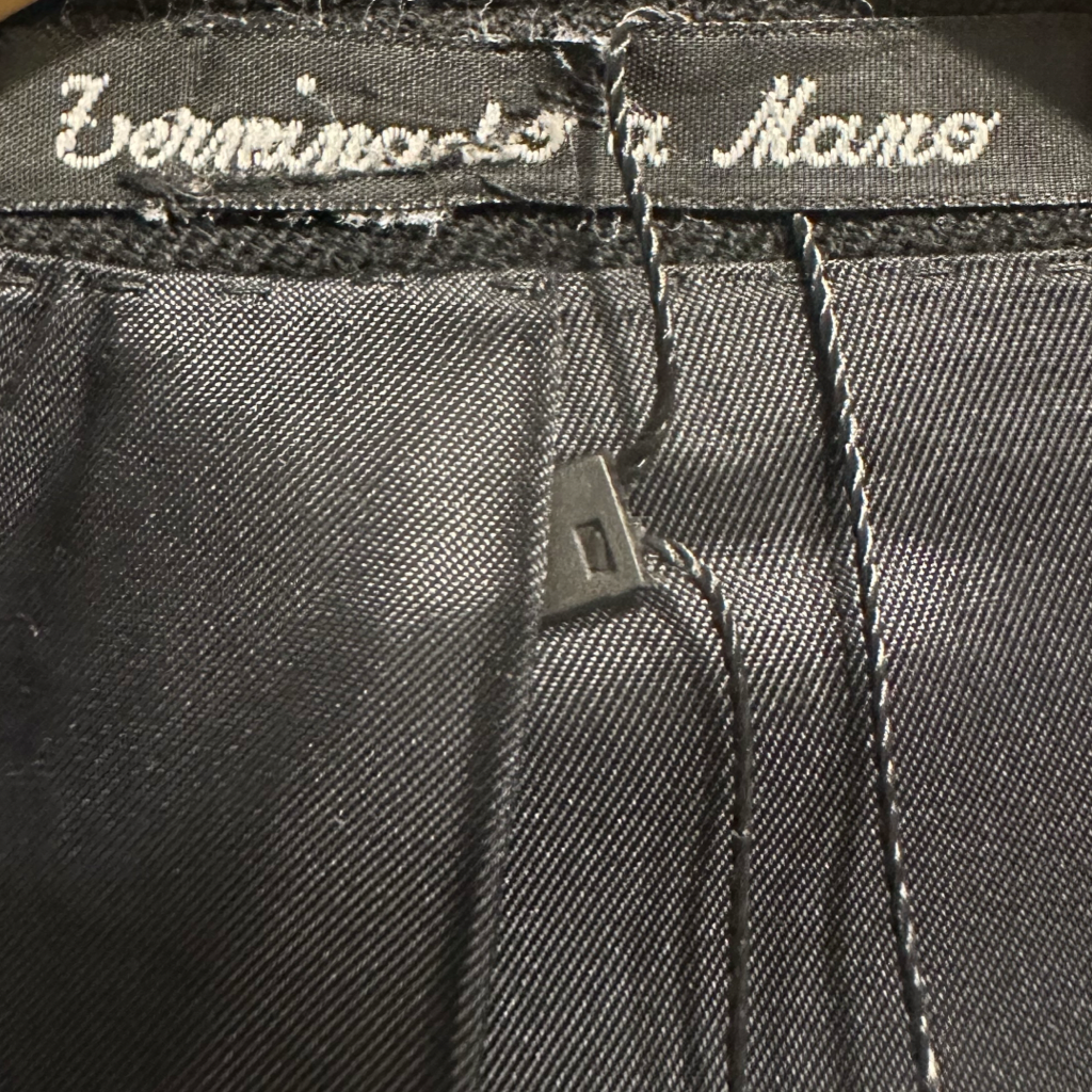 Blazer Negro Clásico de Tres Botones