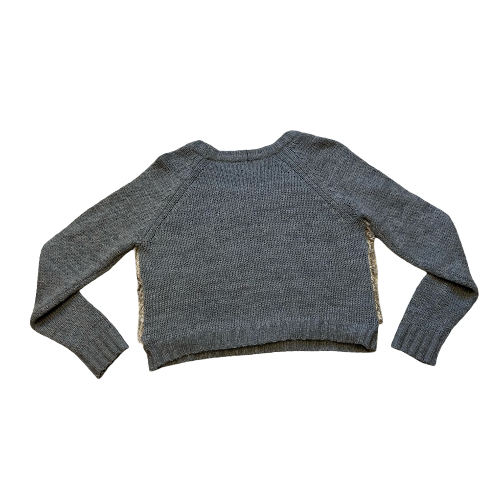 Sweater tejido gris con panel de piel sintética