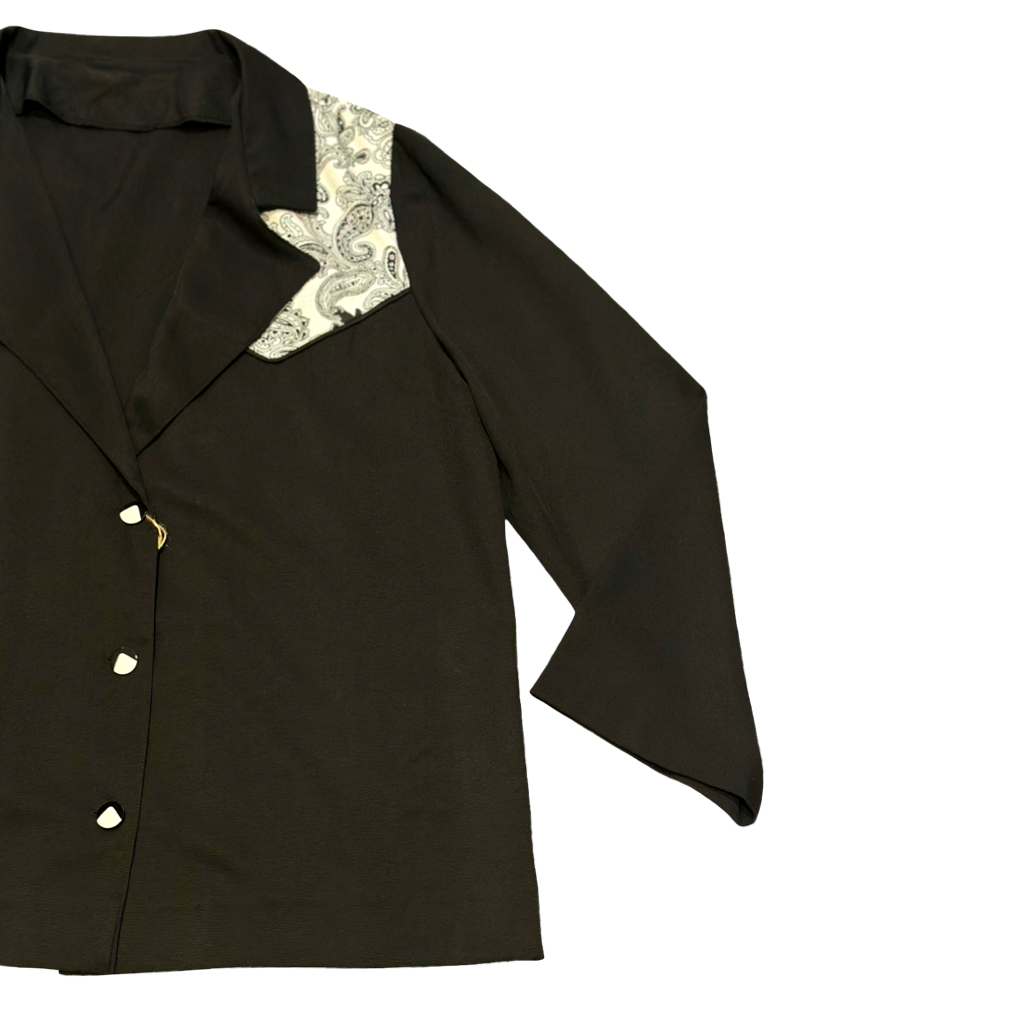 Blusa VNTG Negra con Detalles Paisley